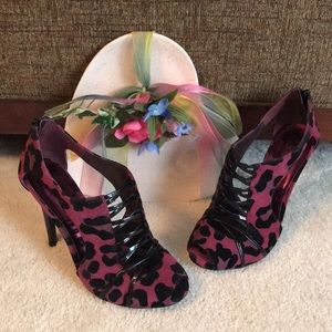 Carlos Santana Peekaboo Sandal Pink Leopard